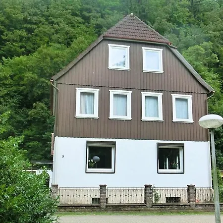 1-bedroom *